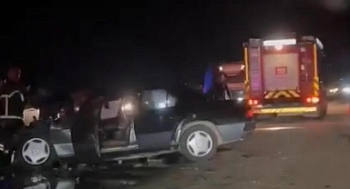 Otomobille traktör çarpıştı: 1 ölü, 2 yaralı