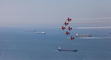 Samsun'da Türk Yıldızları'ndan prova uçuşu