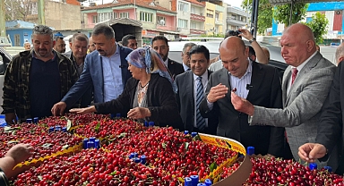 ŞENOL ASLANOĞLU, PAZAR YERİNDE TÜM YURTTAŞLARIMIZI SANDIĞA DAVET ETTİ