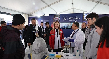 TEKNOFEST'E DEÜ DAMGASI: ALTI BULUŞ ÖDÜL ALDI