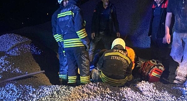 TIR'dan dökülen mıcırın altında kalan sürücü hayatını kaybetti