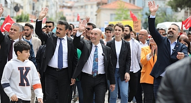 Tunç Soyer ve Şenol Aslanoğlu’na Dikili’de miting gibi karşılama
