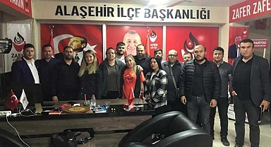 Zafer Partisi'nde istifa depremi