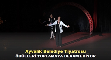 AYVALIK BELEDİYE TİYATROSU ÖDÜLLERİ TOPLAMAYA DEVAM EDİYOR
