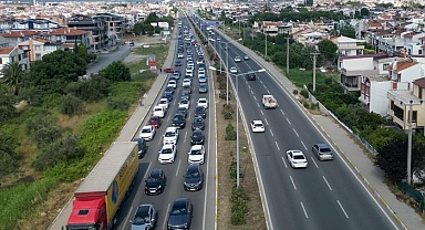 Bayram için akın ettiler! Nüfusu 3 milyona ulaştı, kilometrelerce araç kuyruğu oluştu!