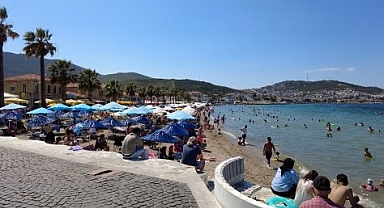 Ekonomik tatil yapmak isteyen karavan tatilcileri Foça'yı tercih ediyor