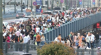 İstanbul'un tarihi mekanlarında bayram kalabalığı! Eminönü, Ayasofya ve Eyüpsultan doldu taştı