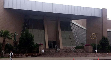 İzmir'de akılalmaz olay! Okuma-yazma bilmeyen babasını tapuda kandırdı, mahkeme daireleri geri aldı