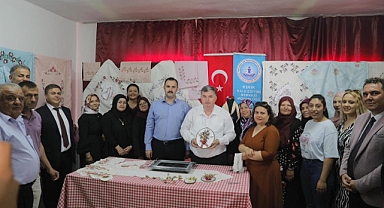 Kınık’ta Halk Eğitim Kursları Sergisi Ve Kermes Düzenlendi