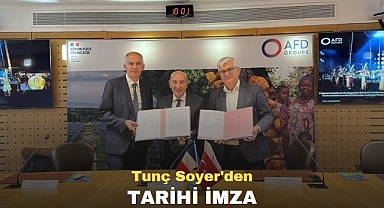 Tunç Soyer’den Paris’te tarihi imza