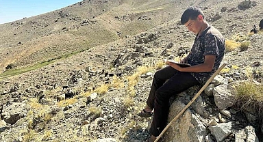 Yaylada çobanlık yapan Muhammet LGS’de Türkiye ikincisi oldu 'Elinde kitapla dolaştığını fark ettim...' Kazandığı lise belli oldu