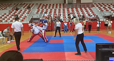 BAYRAKLILI SPORCULARDAN KİCK BOKS BAŞARISI