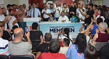 CHP MENEMEN'DE SADIK TANRIVERDİ'DEN MİTİNG GİBİ ADAYLIK AÇIKLAMASI