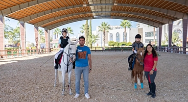 KARŞIYAKA’DA 20 BİN ÇOCUK BİNİCİLİK SPORUYLA TANIŞTI