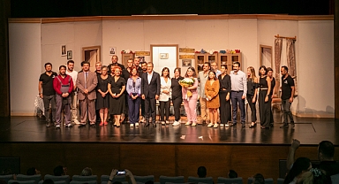 BAŞKAN SEÇER VE EŞİ MERAL SEÇER “LÜTFEN KIZIMLA EVLENİR MİSİNİZ?” OYUNUNUN PRÖMİYERİNİ İZLEDİ