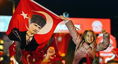 Cumhuriyet'in 100. yılında bayrak satışları patladı... Üreticiler siparişlere yetişemiyor