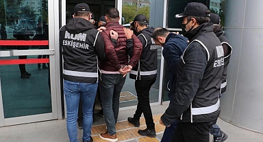 Eskişehir'de tefecilere 'Kafes' operasyonu! Senetle milyonlarca lira gelir elde ettikleri ortaya çıktı