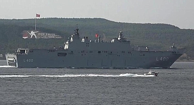 İstanbul'da ziyarete açılacak TCG Anadolu, Çanakkale Boğazı'ndan geçti