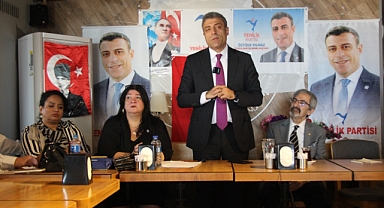 İzmir'de Yenilik Partisi Rüzgarı: Genel Başkan Öztürk Yılmaz Parti Teşkilatı İle Buluştu