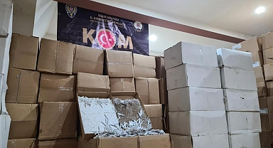 İzmir'de kaçakçılık operasyonu! 4 milyona yakın makaron ele geçirildi
