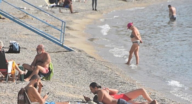 Kasım ayında deniz keyfi! Bodrum'da plajlara akın ettiler