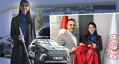 Görme engelli Zülal'in geliştirdiği uygulama yerli otomobil Togg’da kullanıldı... Bakan Kacır: İlham veren örneklerden biri