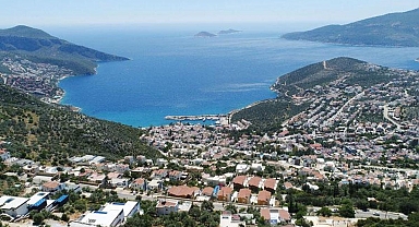 Kaş’ta kaçak yapı bilmecesi