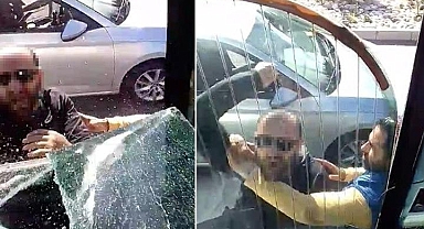 Antalya'da trafikte dehşet saçtı: Yol vermeyen otobüse saldırıp yumrukla camını patlattı