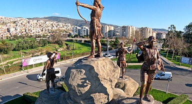 Bayraklı'ya Tarihi Değerlerle Modern Dokunuş: Amazon Kadın Heykelleri Beğeni Kazandı!