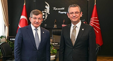 CHP lideri Özel, Davutoğlu ile görüştü