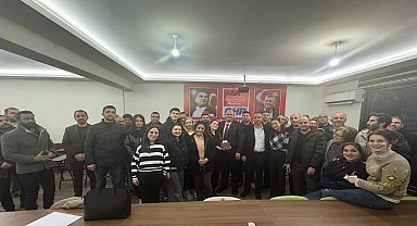 Menderes Belediye Başkan Adayı İlkay Çiçek'e Sürpriz Doğum Günü Kutlaması