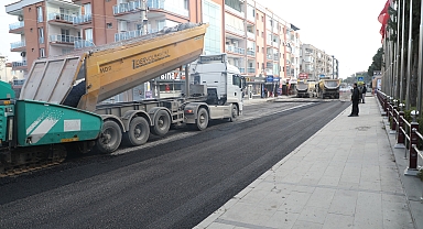 Menderes'te Büyük Asfalt Çalışması: İlçe Merkezi Yenileniyor