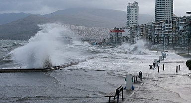 Meteoroloji'den İzmir'e Fırtına Uyarısı: Önlemlerinizi Alın!