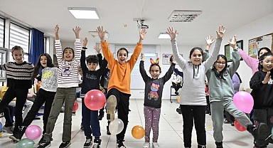 Muratpaşa'da çocuklar hem eğlenip hem öğreniyorlar