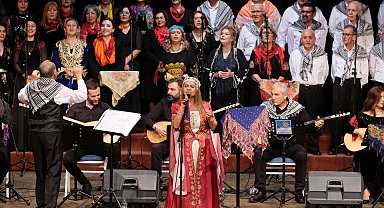 Narlıdere'de Dostlar Korosu Müzik Şöleniyle Sıra Gecesi Konseri Verdi