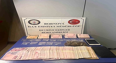 Aracın teyp bölümünden kokain ve binlerce lira çıktı
