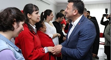 Başkan Adayı Hamza Dağ engelli öğrencilerle buluştu