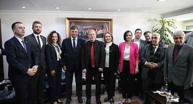 Başkan Adayı Mutlu'dan dernek ve esnaf turu: Beş yılı omuz omuza geçireceğiz