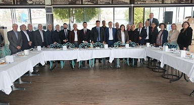 Başkan Adayı Önal'dan Bayraklılı muhtarlara söz: Hep yanınızda olacağız