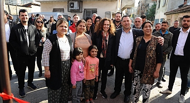 CHP Karşıyaka Adayı Yıldız İşçimenler Ünsal, Örnekköy Mahallesi'nde Roman Vatandaşlarla Buluştu