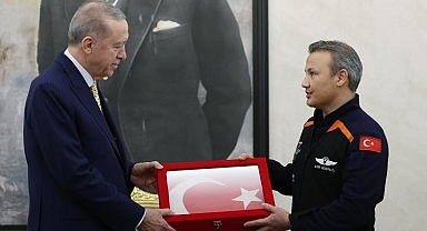Cumhurbaşkanı Erdoğan, Alper Gezeravcı'yı kabul etti