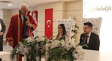 Efeler Belediye Başkanı Mehmet Fatih Atay, 29 Şubat'ta Evlenen Çifte Sürpriz Nikah Kıydı