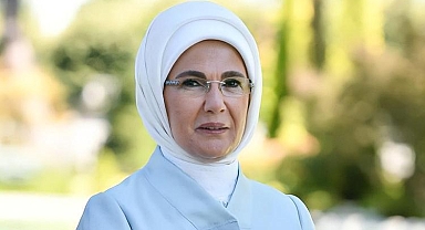 Emine Erdoğan'dan Berat Gecesi mesajı: Gazze'nin karanlığına bir umut ışığı olmasını ümit ediyorum
