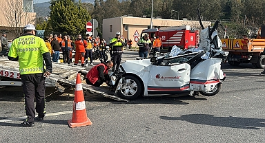 Feci kaza: İki tırın arasında kalan otomobilin sürücüsü hayatını kaybetti