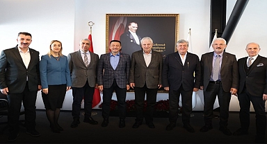 Hamza Dağ EBSO'yu Ziyaret Etti: İzmir'in Yeni Organize Sanayi Bölgelerine İhtiyacı Var!