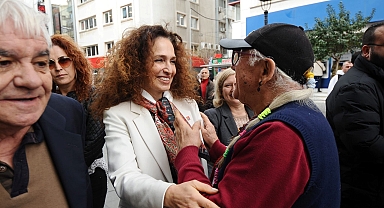 Karşıyaka Belediye Başkan Adayı Yıldız İşçimenler Ünsal, Çarşı Ziyaretinde Büyük İlgi Gördü