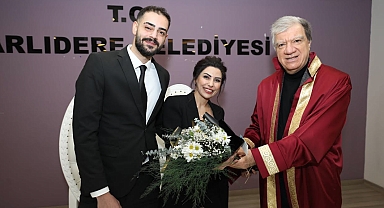 Narlıdere'de 14 Şubat Sürprizi: Başkan Ali Engin, Çiftlerin Mutluluğuna Ortak Oldu!