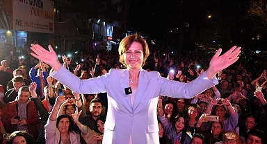 Ayşe Ünlüce'den erken kutlama