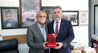 Başkan Sandal’dan 24 muhtara teşekkür plaketi