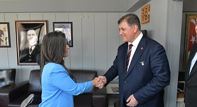 Başkan Tugay, Demokrat Partili Rakibine Nezaket Ziyareti Gerçekleştirdi